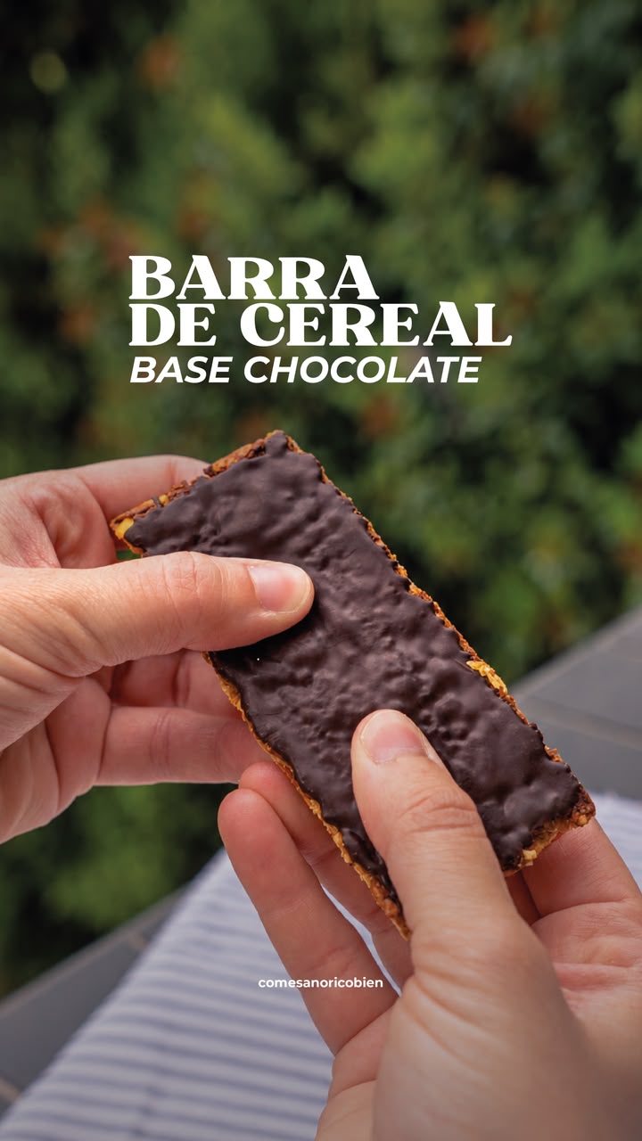 Barra de cereal con base de chocolate